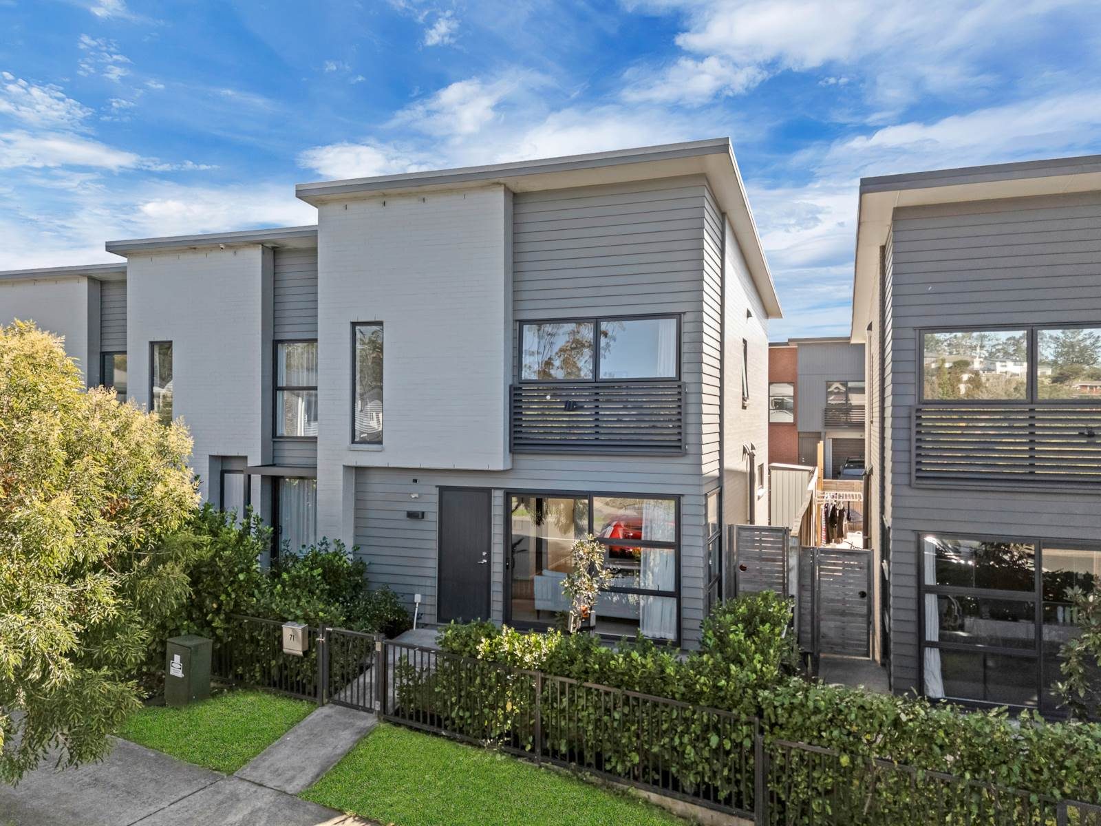 Modern Living in the Heart of Swanson — slide 1