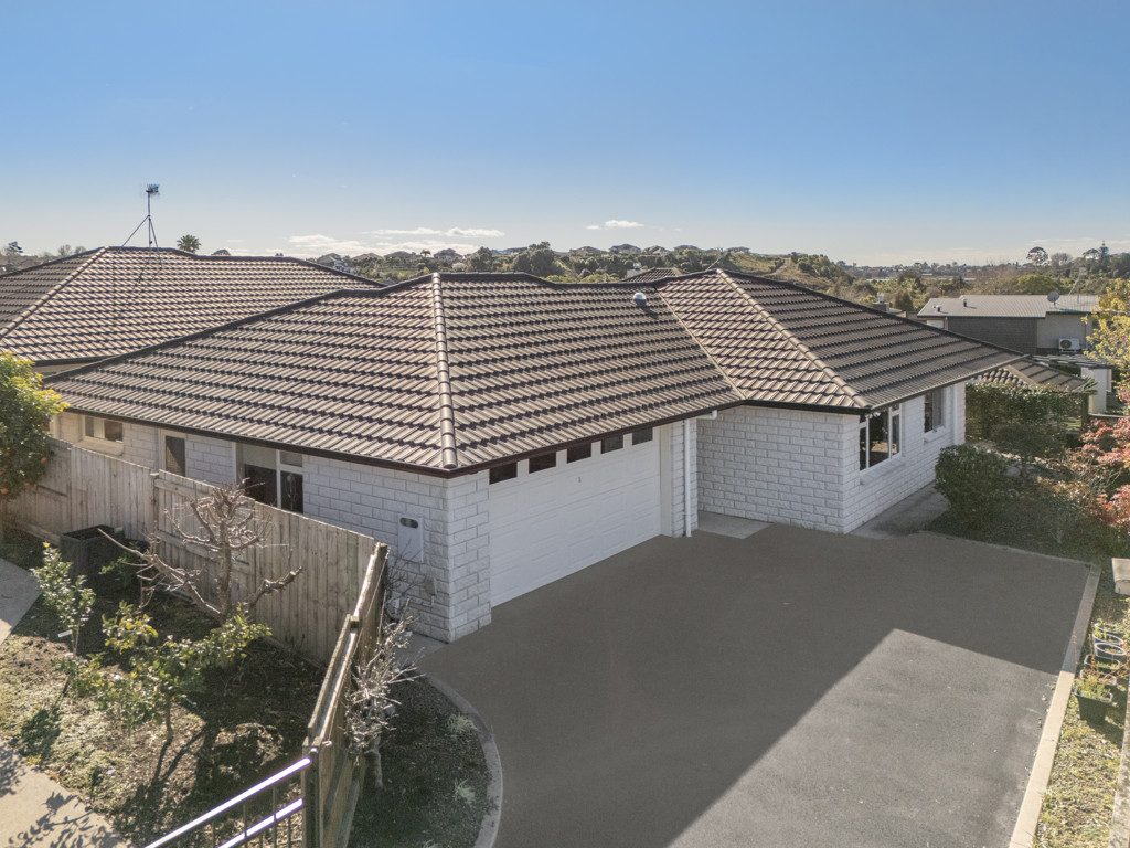 Low Maintenance, Great Location — slide 1