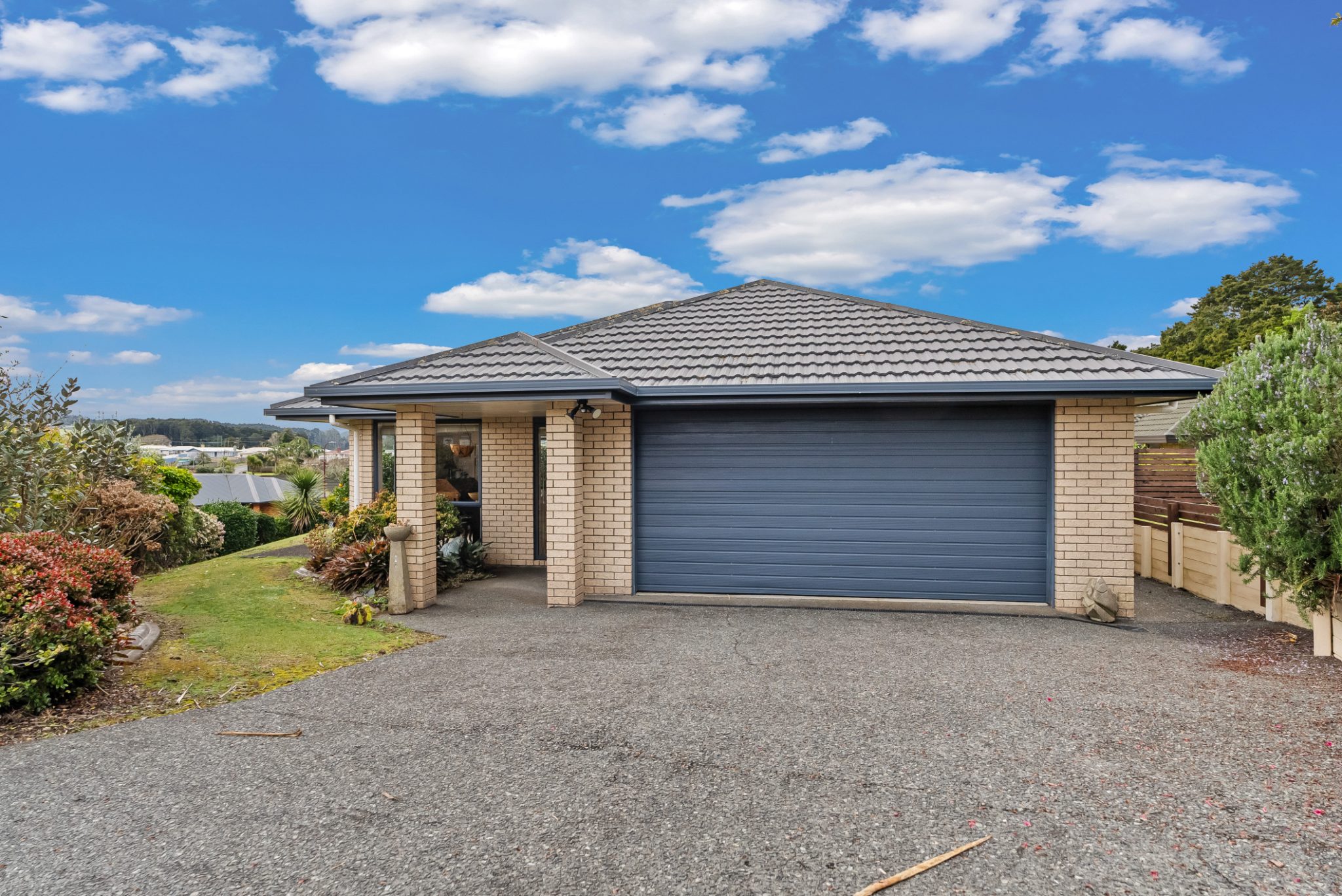 Easy Living in a Location You'll Love! — slide 2