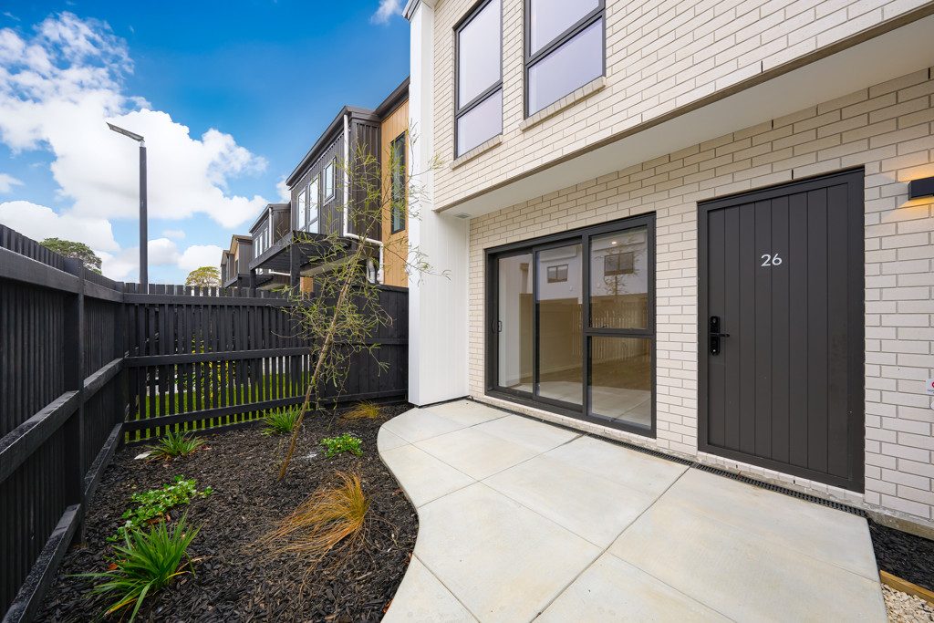 Flexible Living with a Studio and 2 main entrances — slide 2