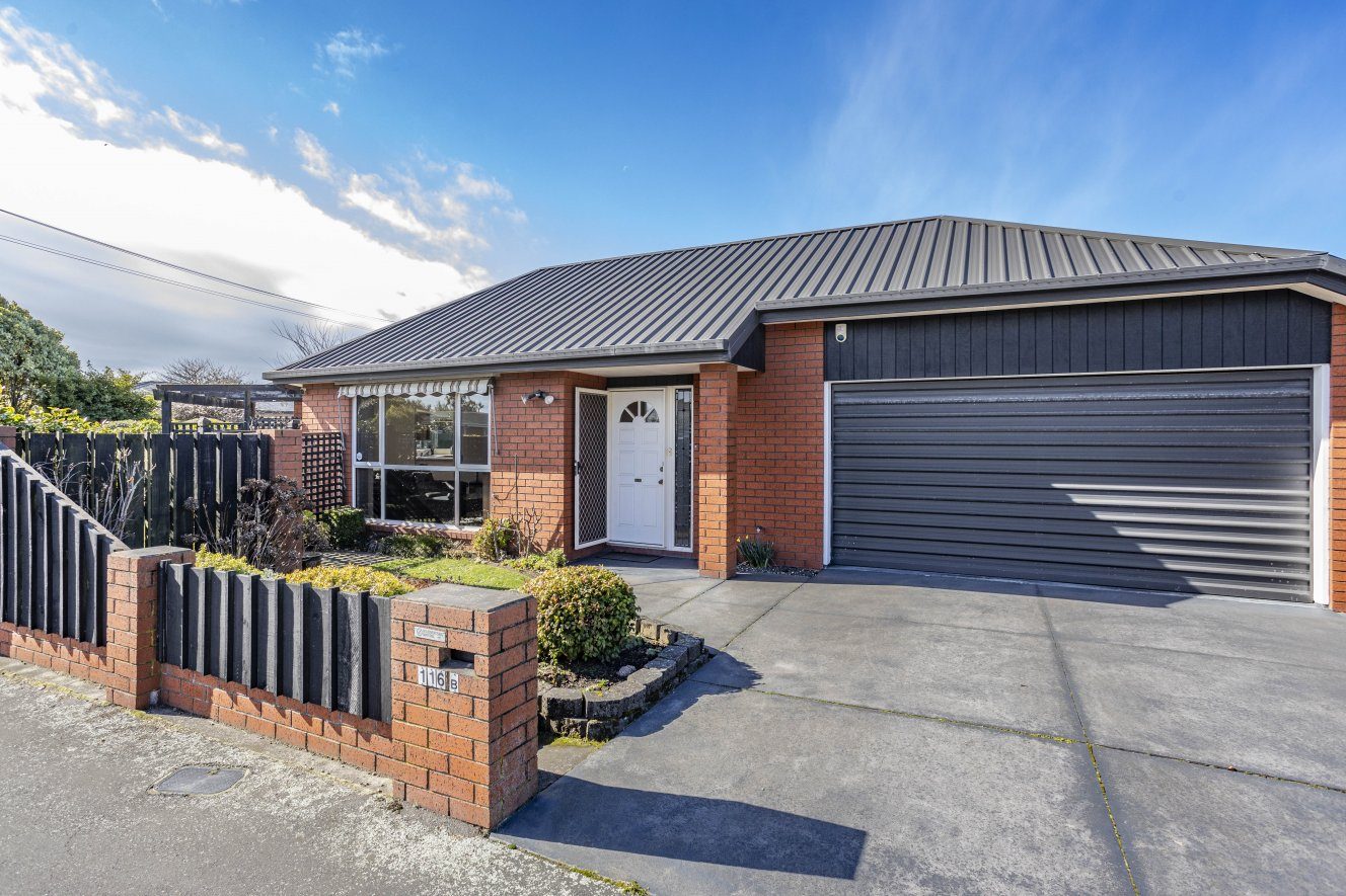 Sunny And Spacious With Double Garaging! — slide 21