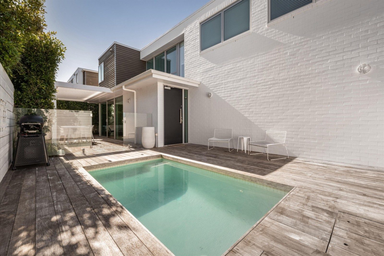 A Home That Feels Like a Holiday — slide 2
