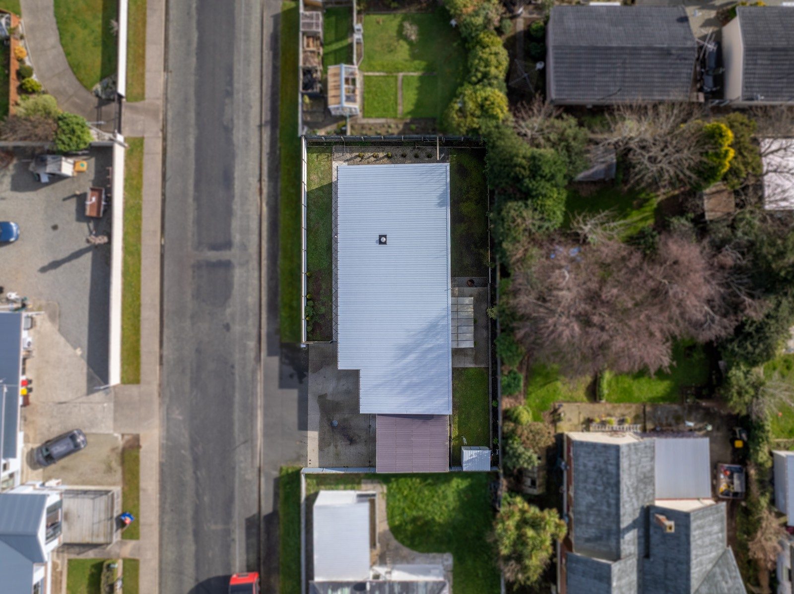 Cozy, serene modern home in Strathern! — slide 34