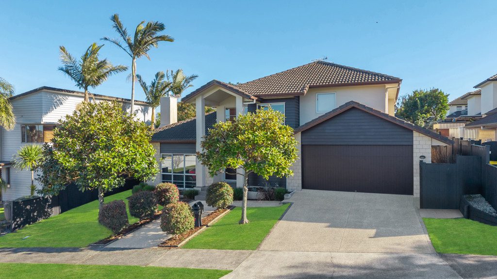Spacious Family Home | Top Location — slide 1