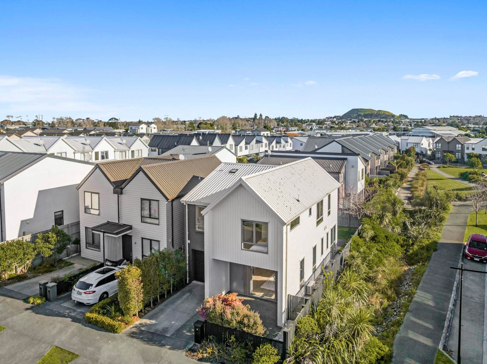 Spacious Family Home on Corner Section! — slide 33
