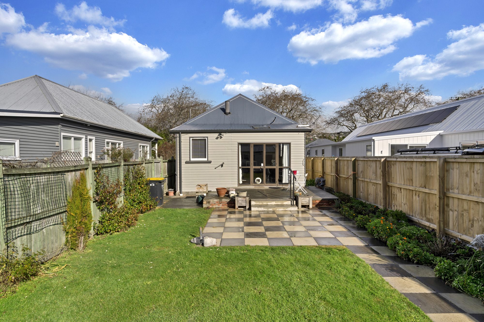 Charming Beckenham Villa — slide 1
