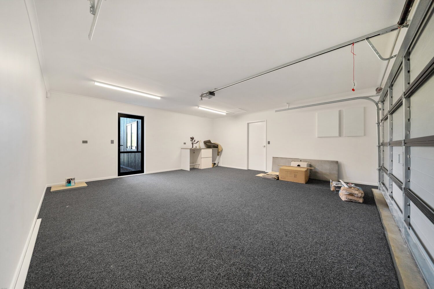 Large 4 Bed Double Garage — slide 19