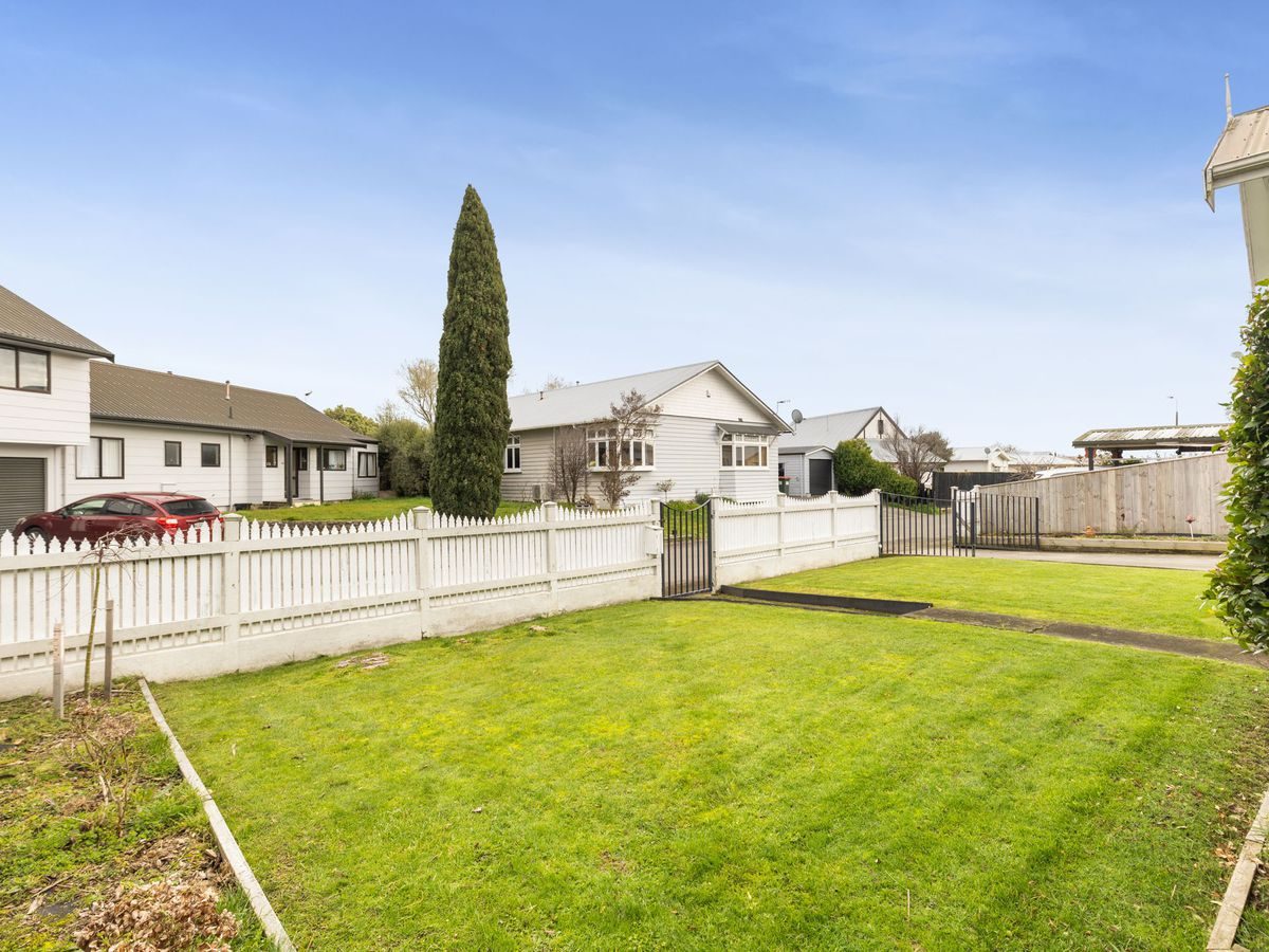 Packed with charm and character in Kelvin Grove — slide 35