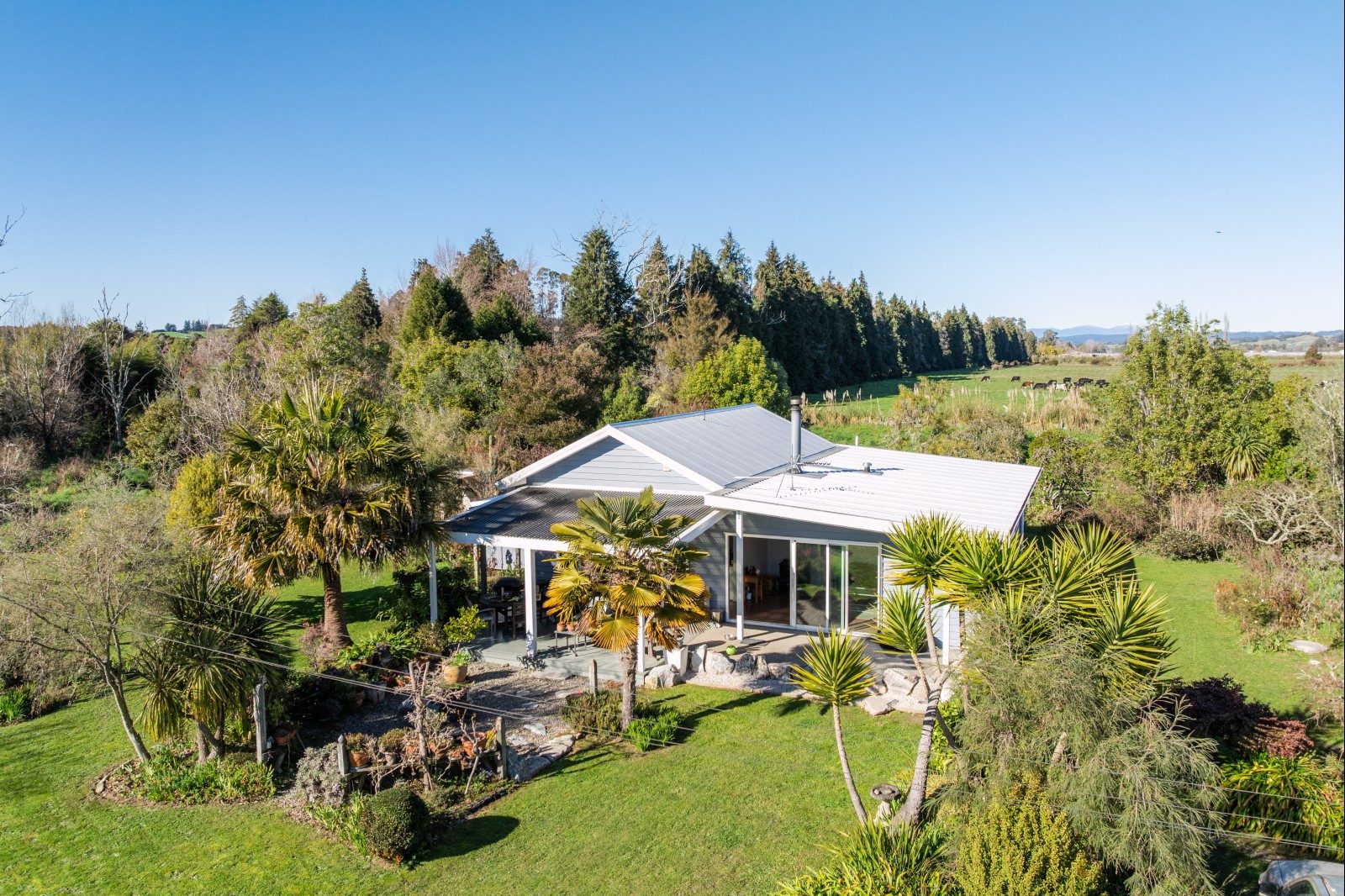 A 1920's bungalow and 6.71 ha of grazing land — slide 1