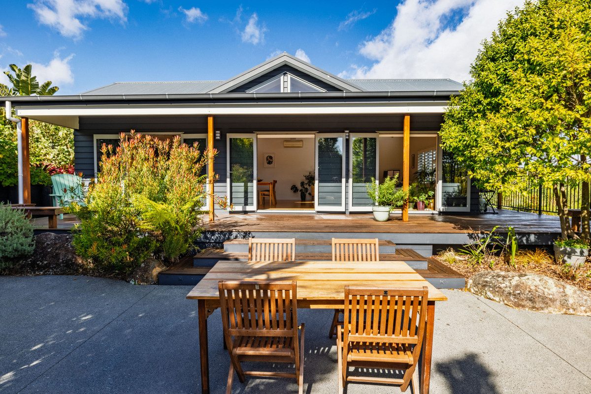 ELEVATED SUNNY NORTH FACING & LOW MAINTENANCE — slide 1