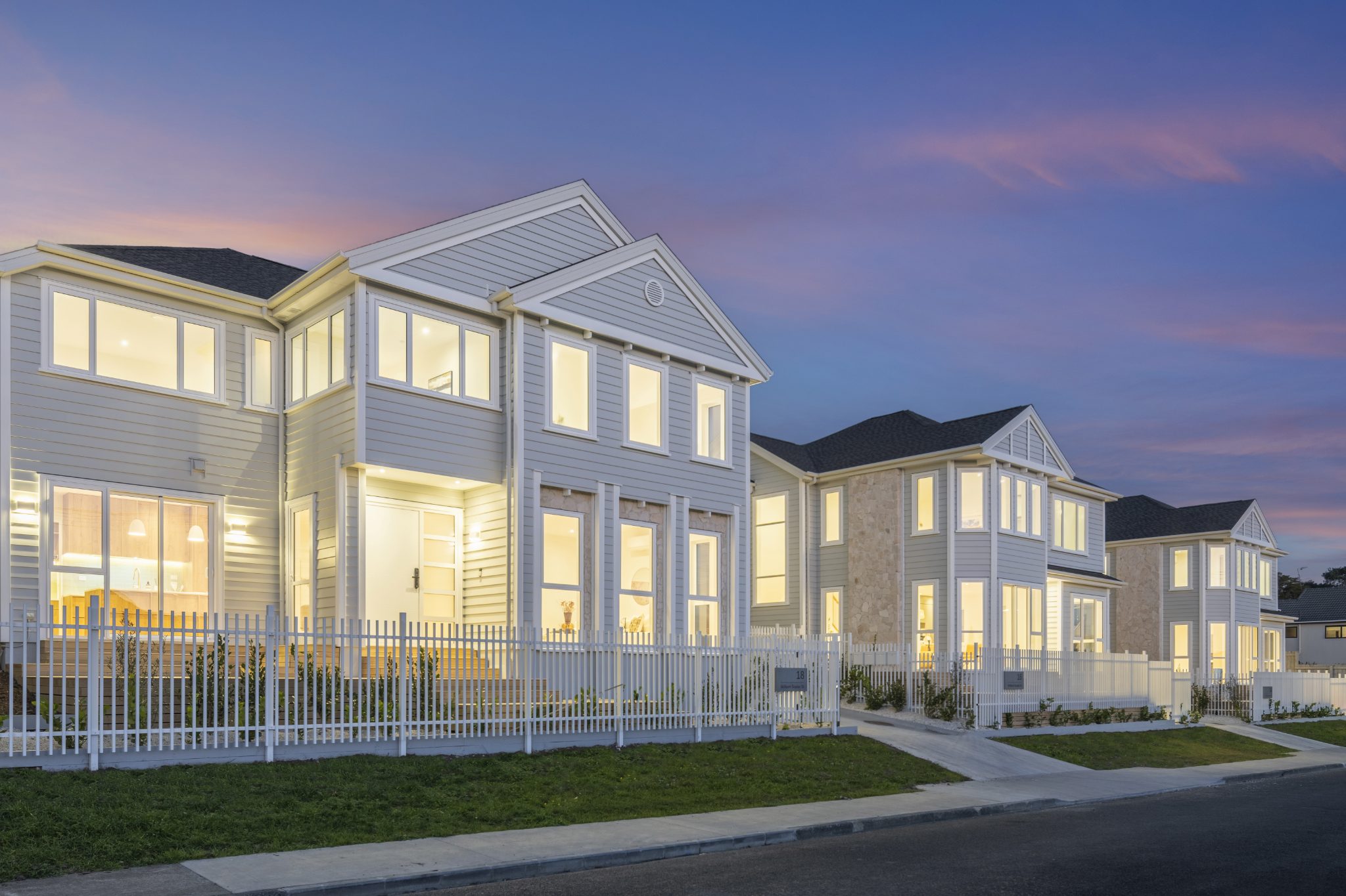 Hamptons Elegance, Double Westlake Zone — slide 1