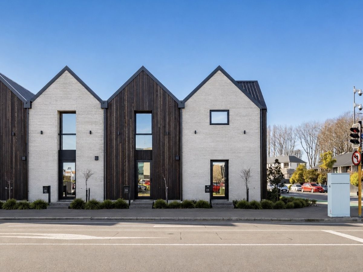 Distinctive Design, Central City Living — slide 1