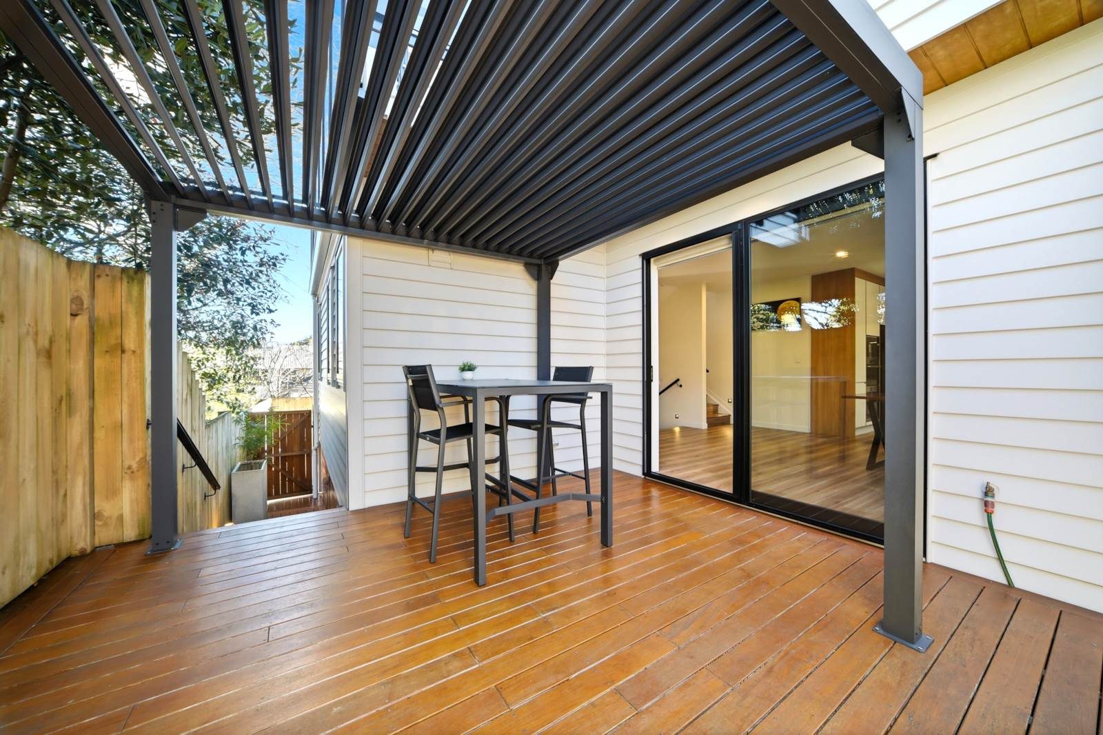 Builder’s Family Home – As Good As New — slide 2