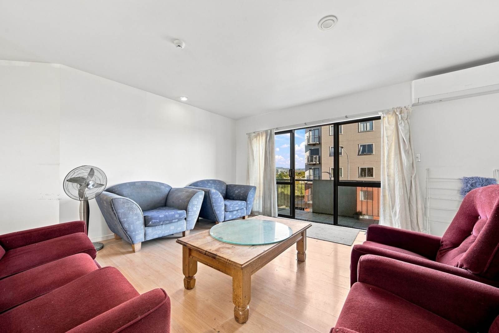 Spacious 6 Bedroom Home with Strong Rental Pot... — slide 2