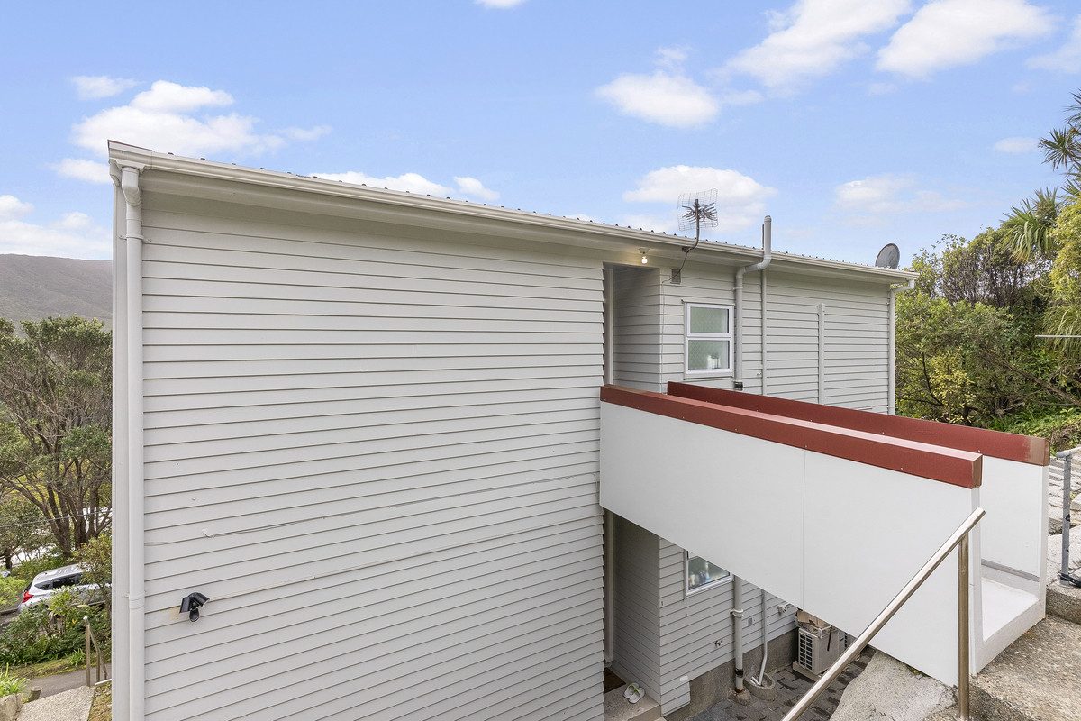 Sun drenched 1960's start or downsize — slide 2