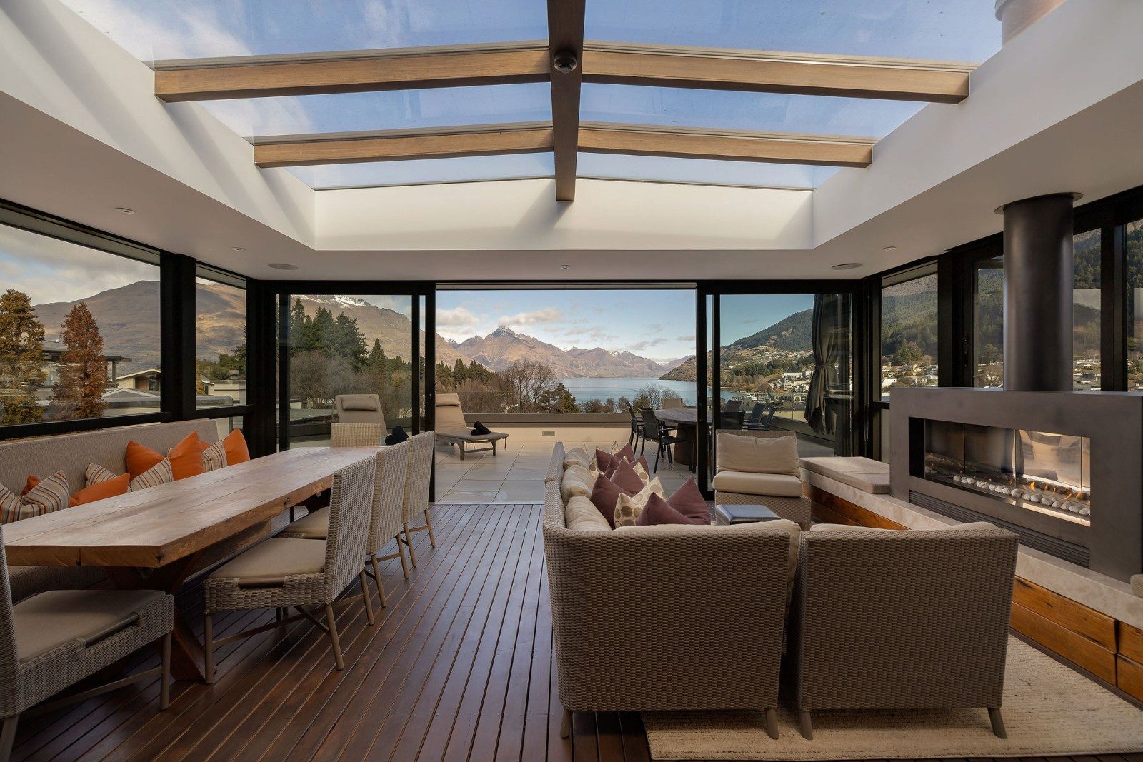 Penthouse living, Queenstown style 365 VA — slide 1