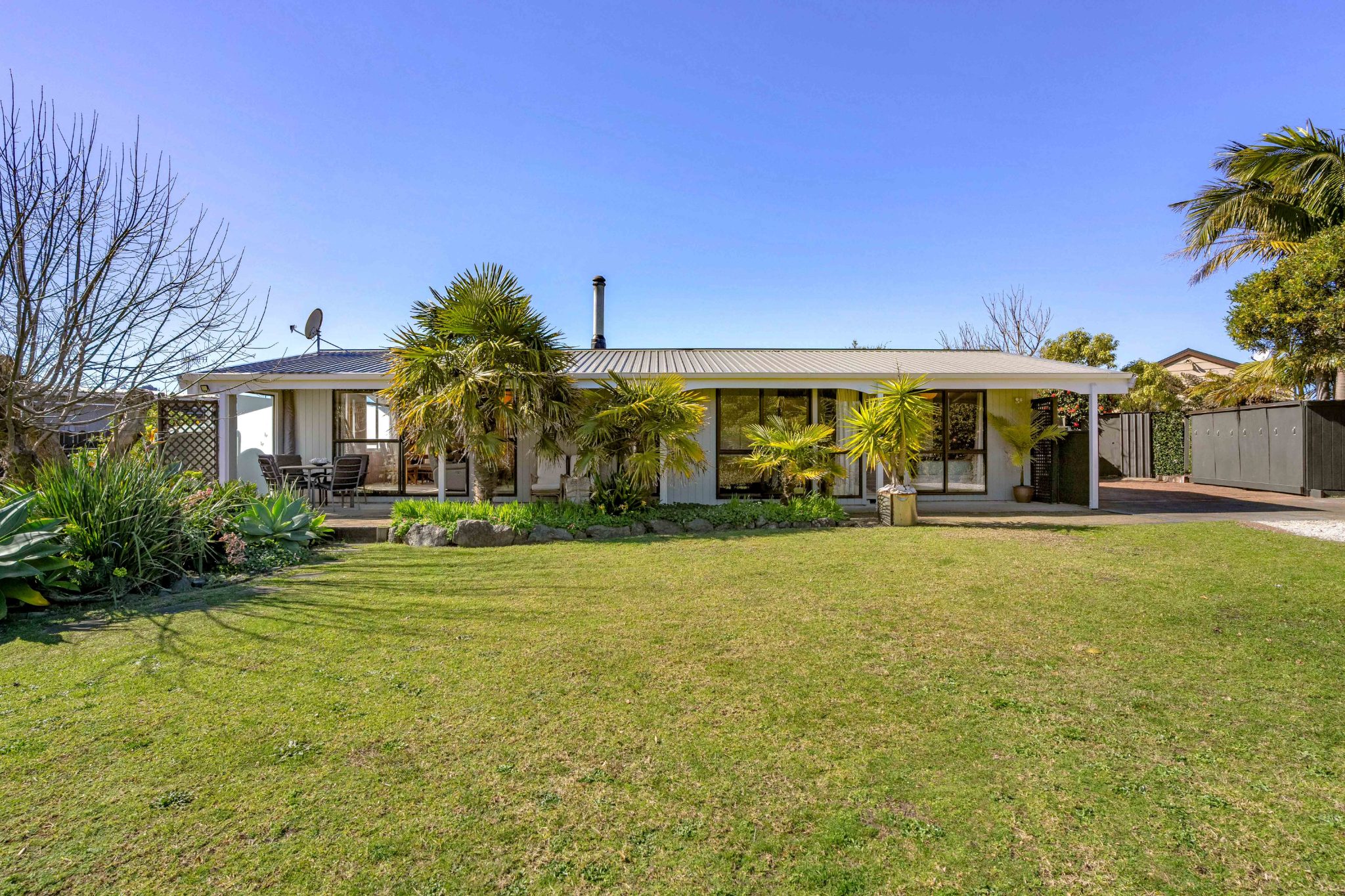 Seriously Selling! Central, Sunny, Space! — slide 1