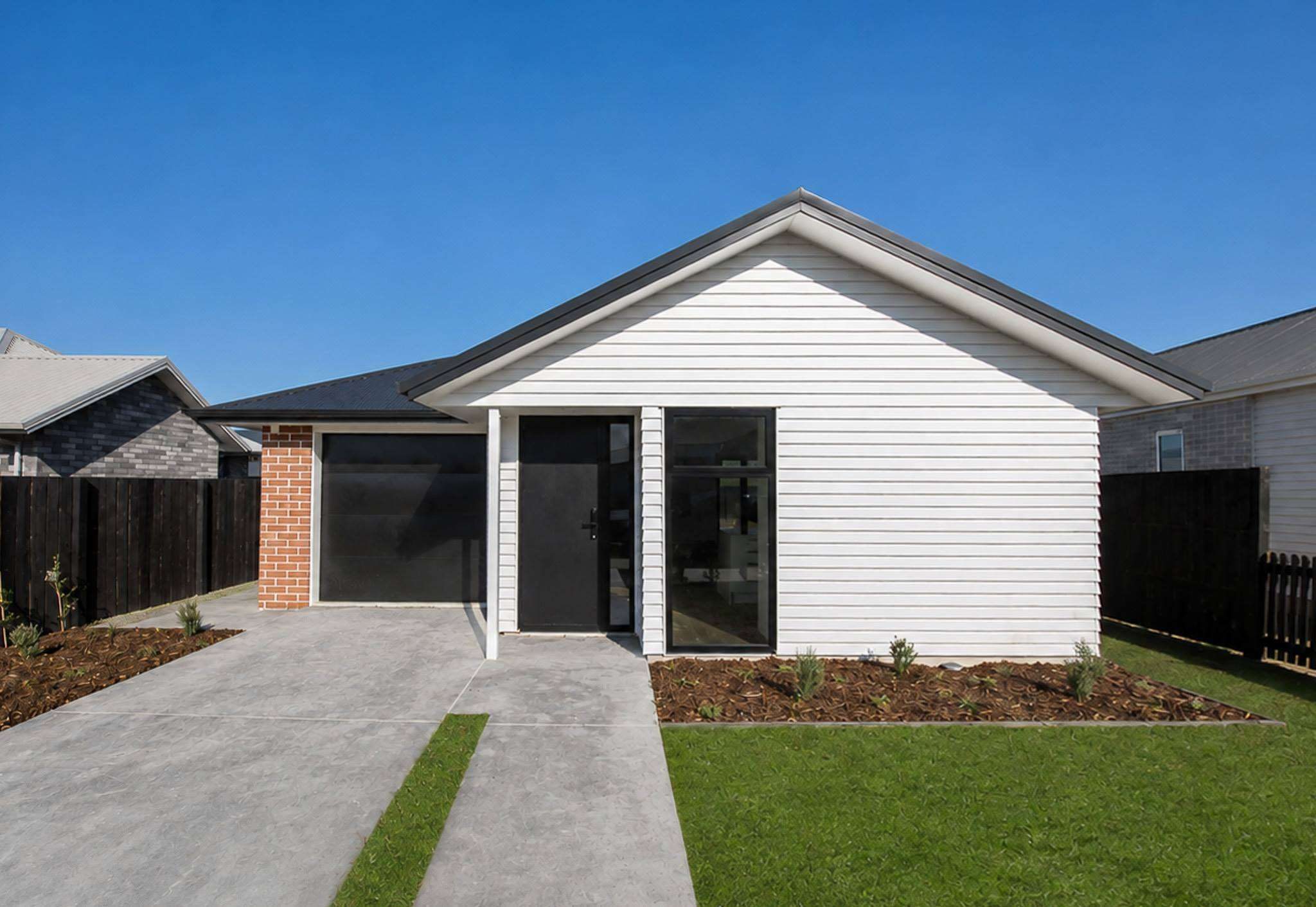 Move in Ready Stylish 3-Bedroom Home — slide 1