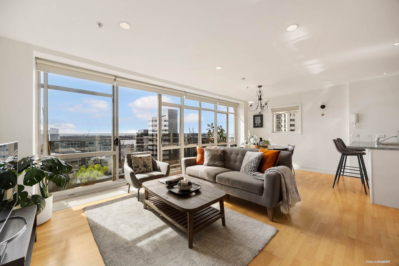 Premium 111m² CBD Apartment Won't Last! — slide 2