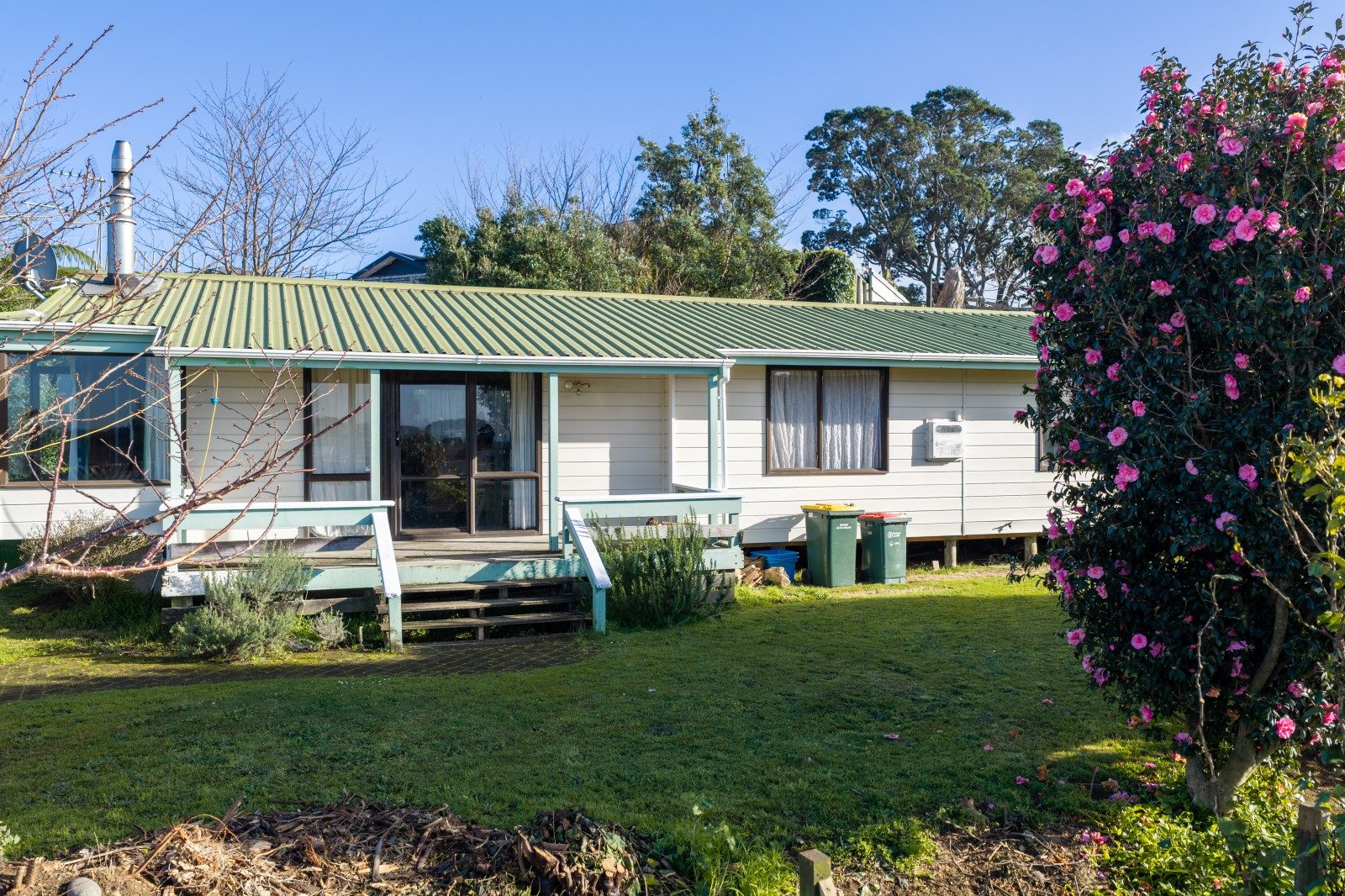Elevated Bell Block Living with Taranaki Views — slide 32