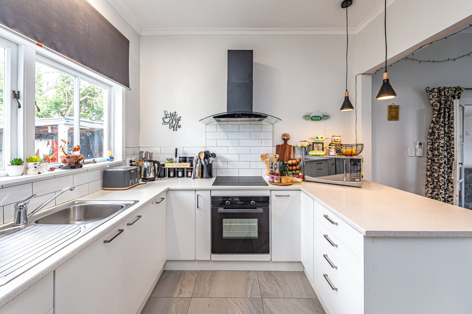 Cottage charm with modern convenience! — slide 2