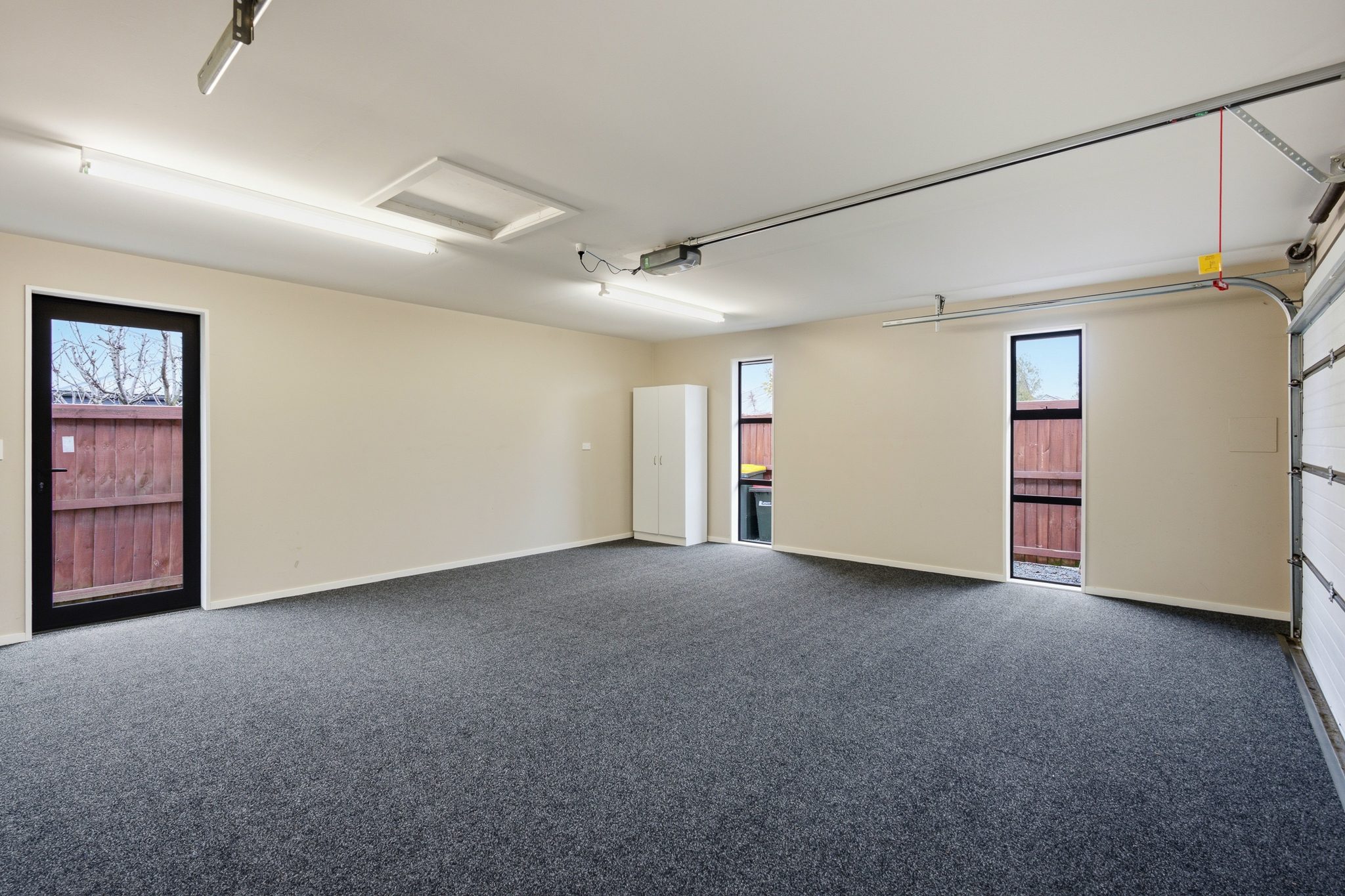Spacious family living in sought after Levi Park — slide 28