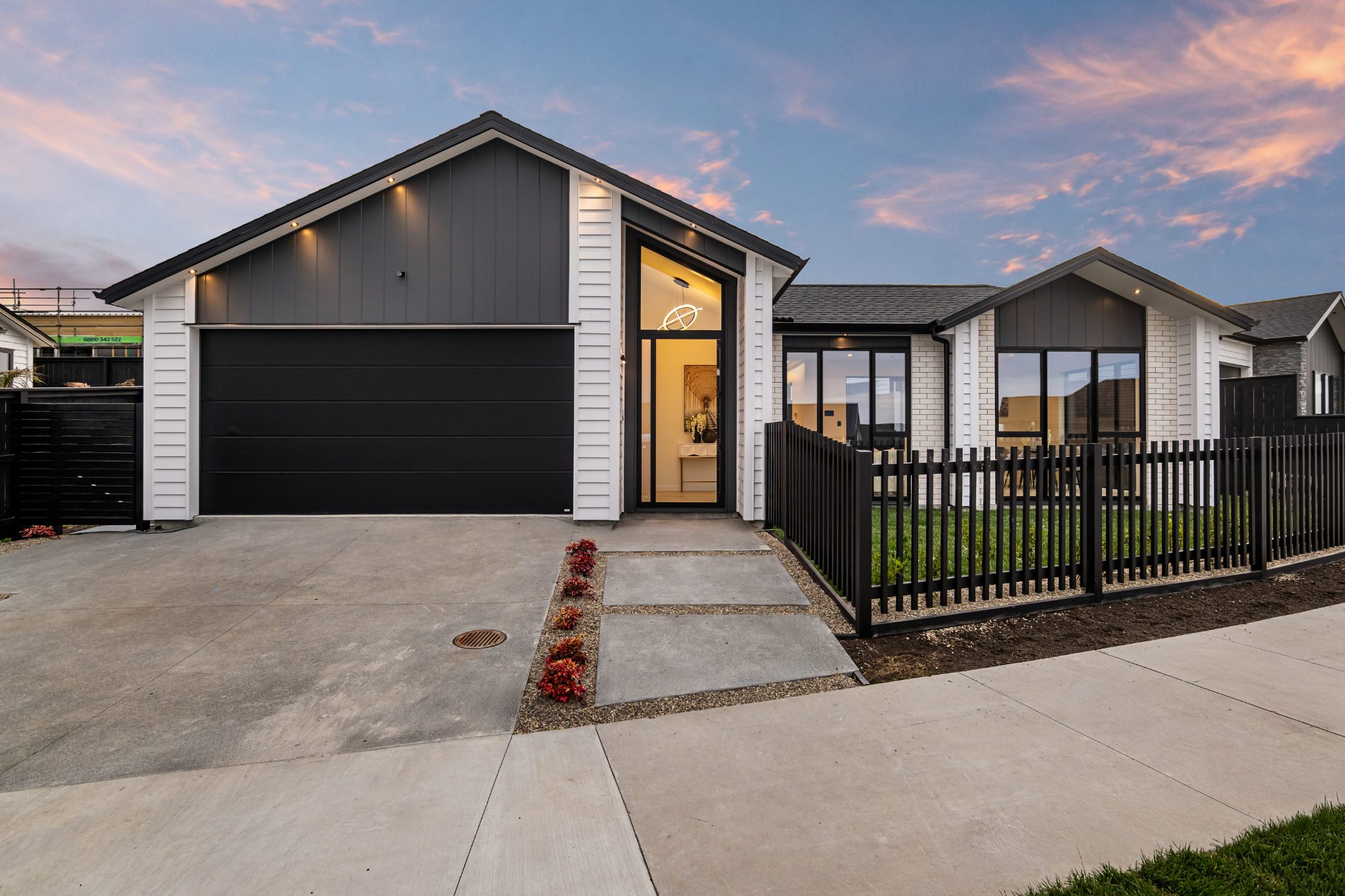 Modern Single-Level Family Home — slide 1