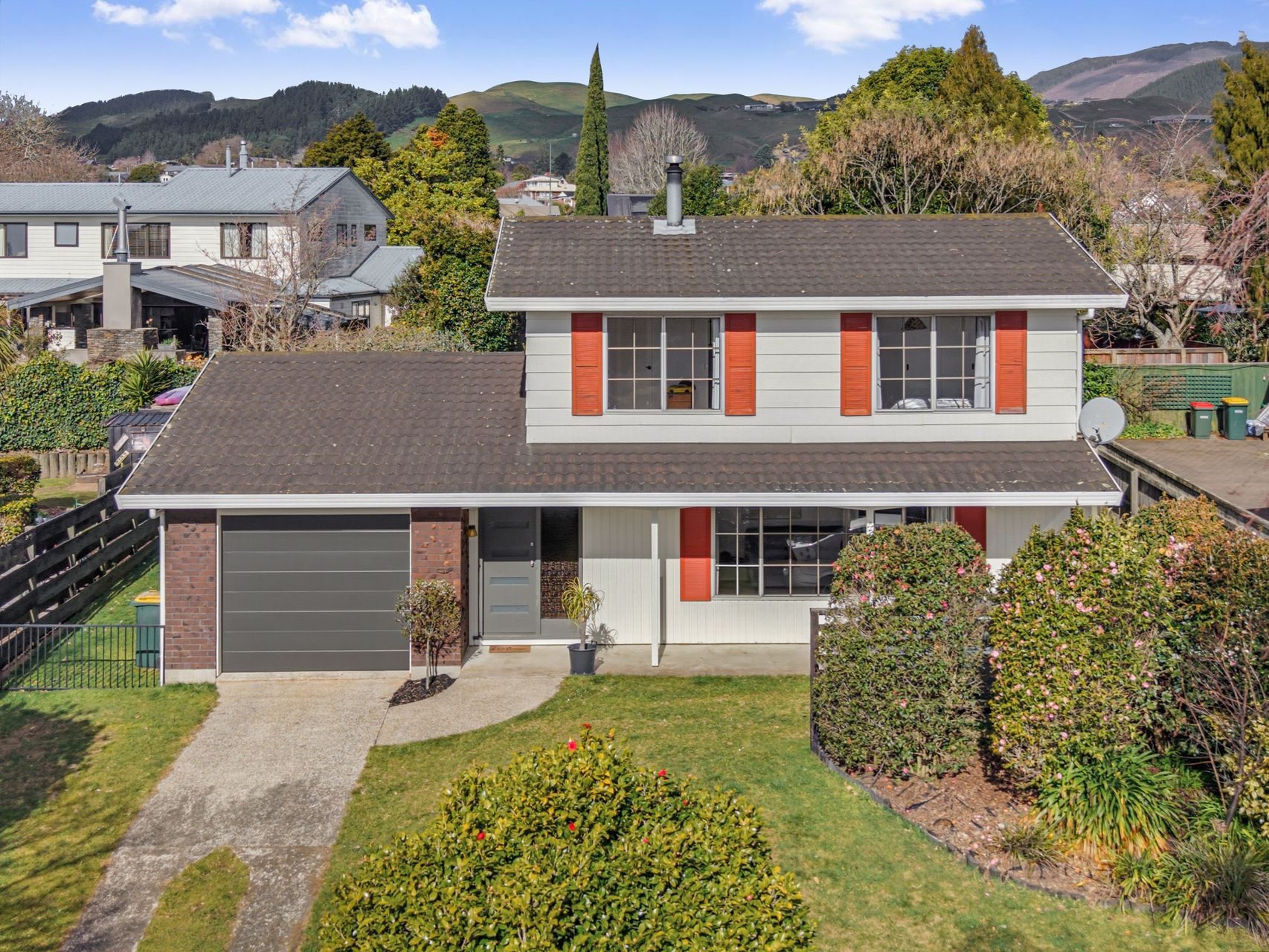Family-Friendly Living in Lynmore! — slide 19