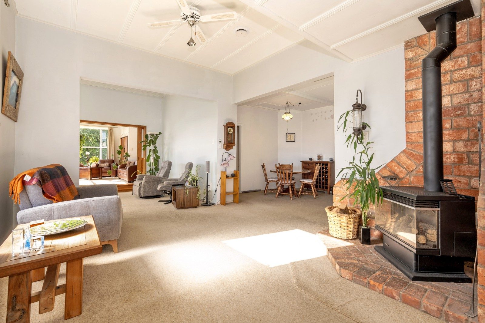 Spacious living in a central location — slide 2