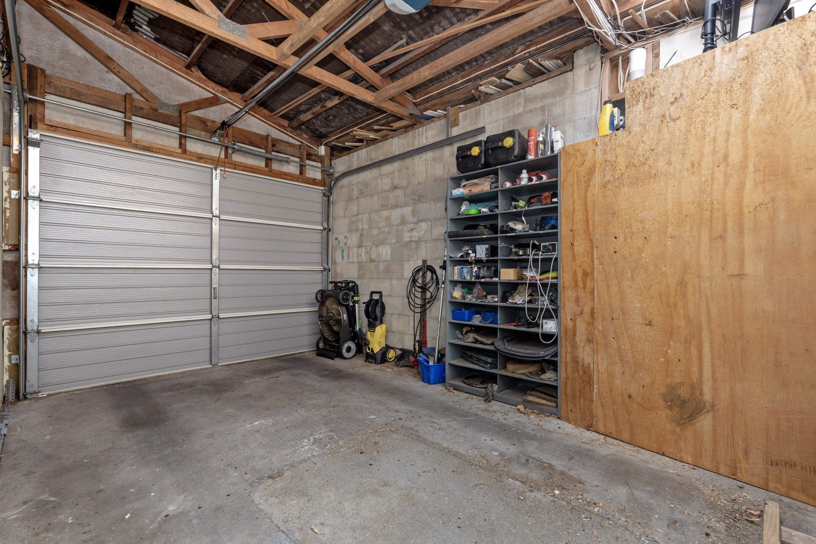 Spacious living in a central location — slide 27