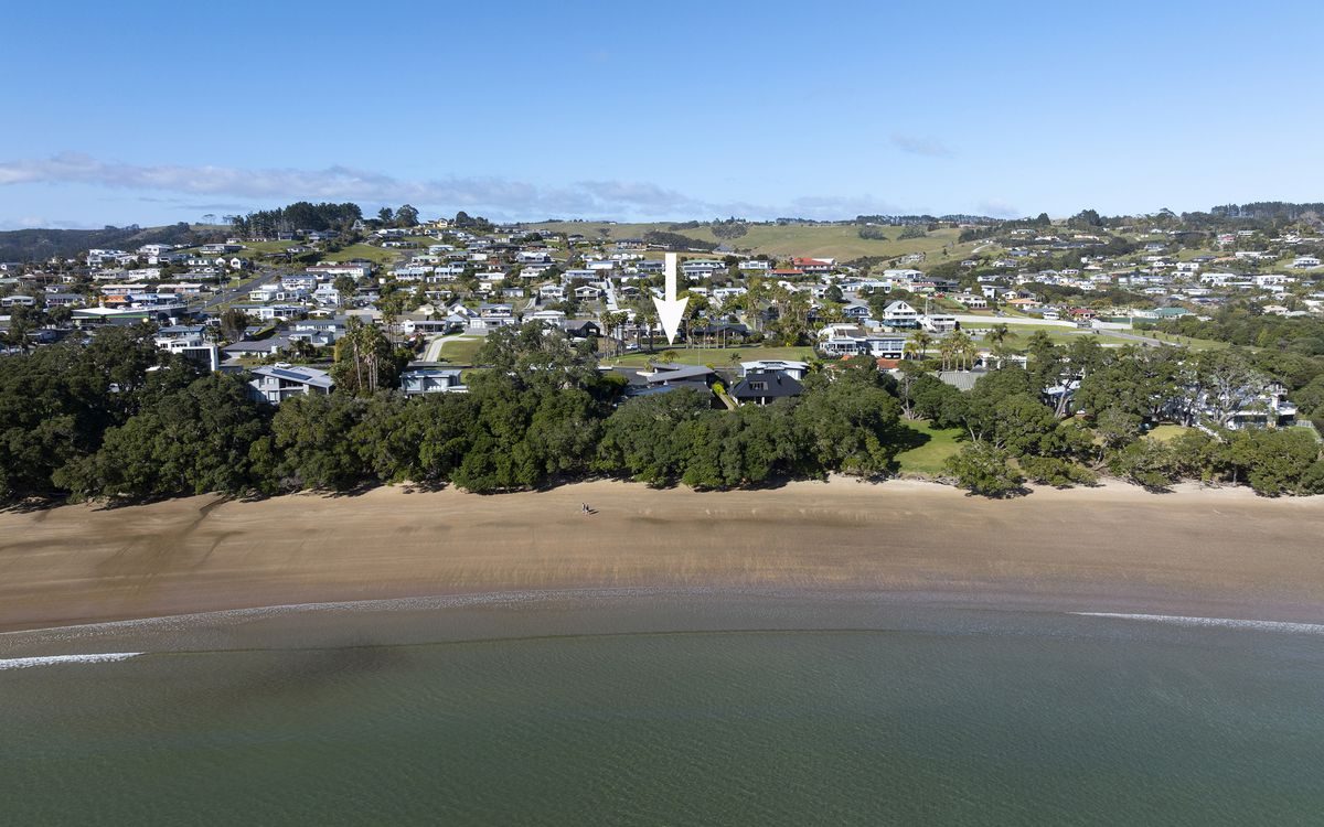 Premium Coastal Canvas in a Prime Location — slide 2