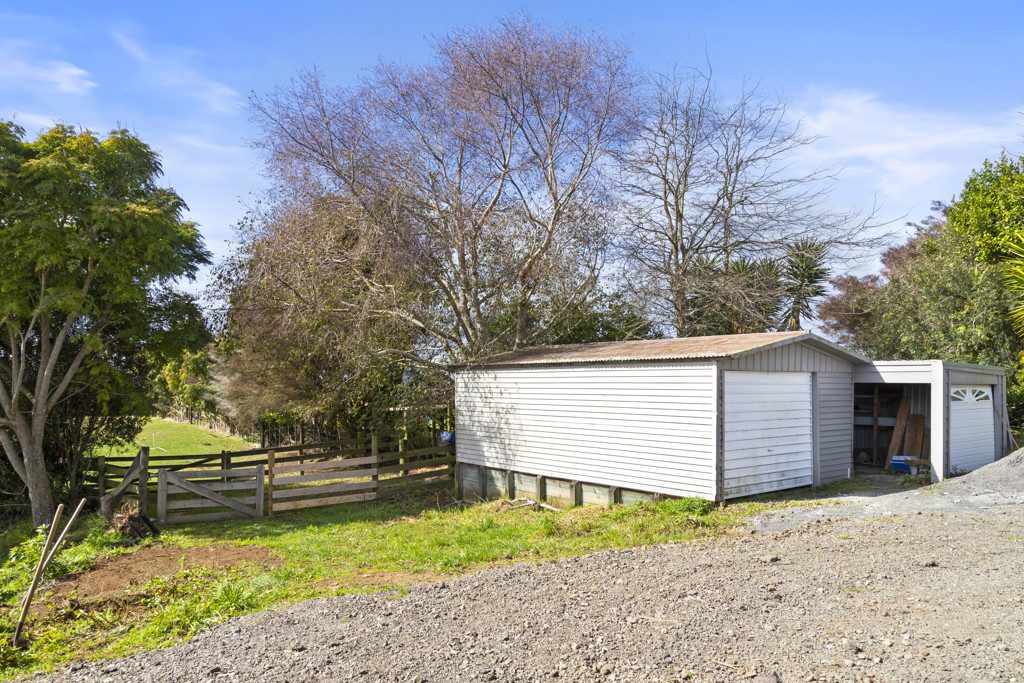 Space, Privacy & Stunning Valley Views — slide 34