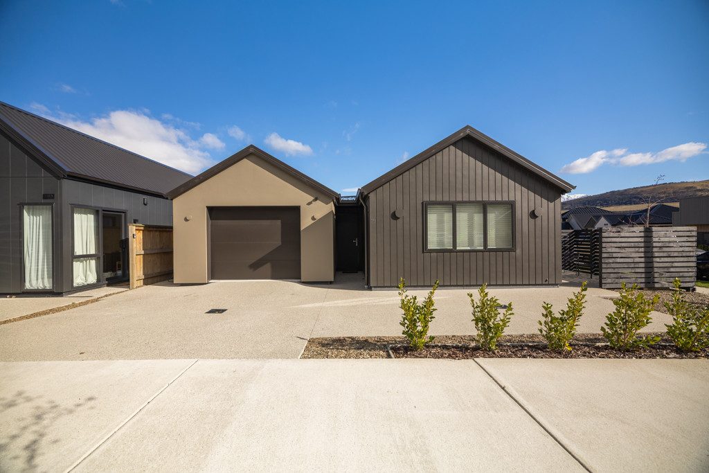 Queenstown lifestyle meets home and income — slide 1