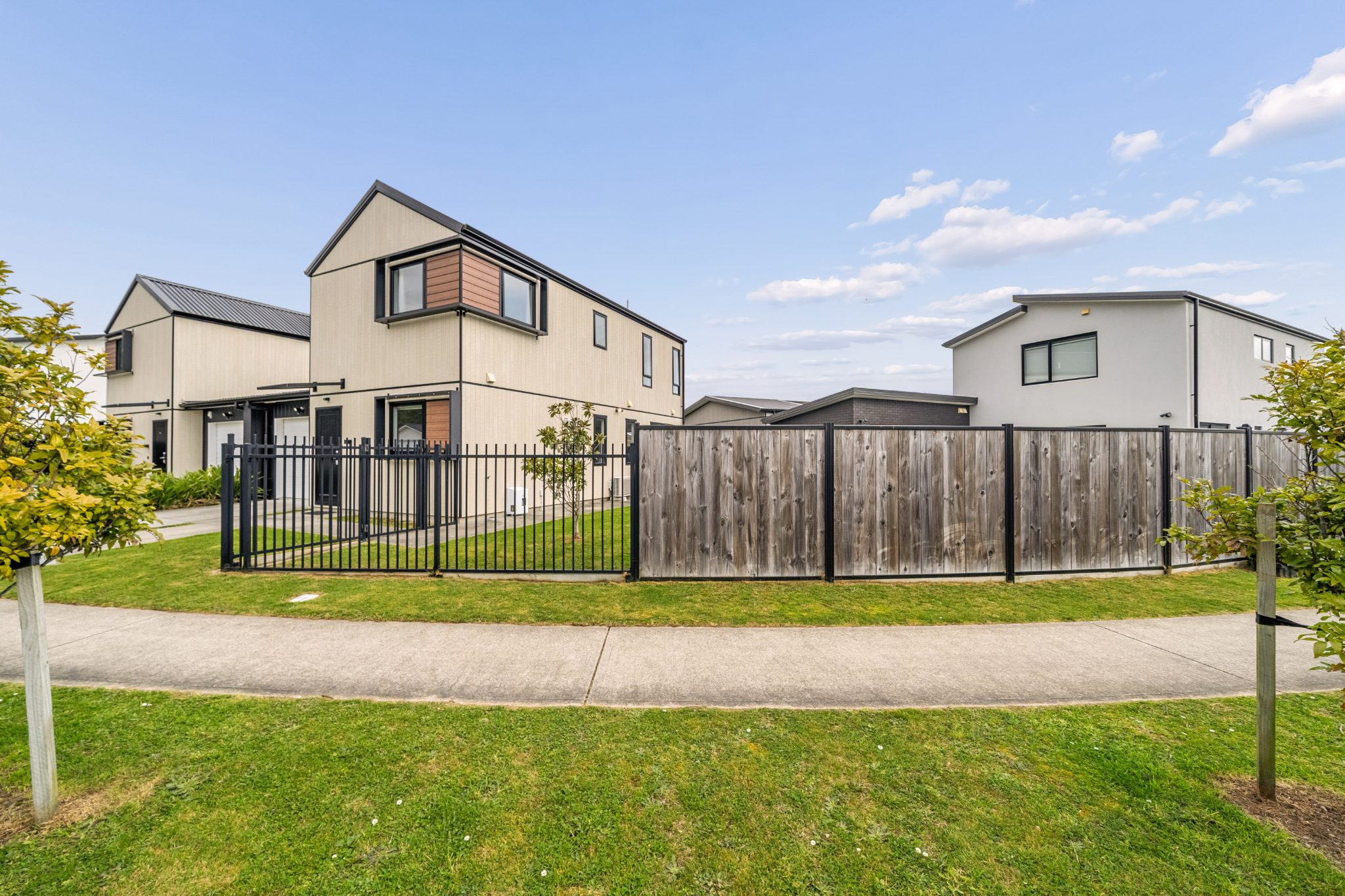 "Modern, Stylish & Move-In Ready" — slide 24