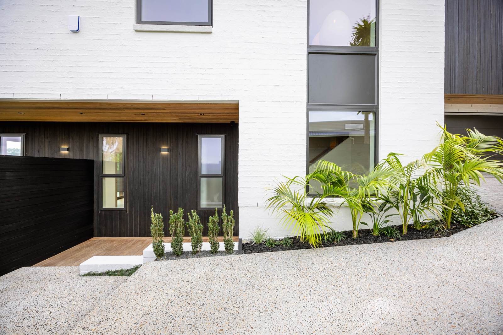 Modern Elegance Meets Effortless Seaside Living — slide 2