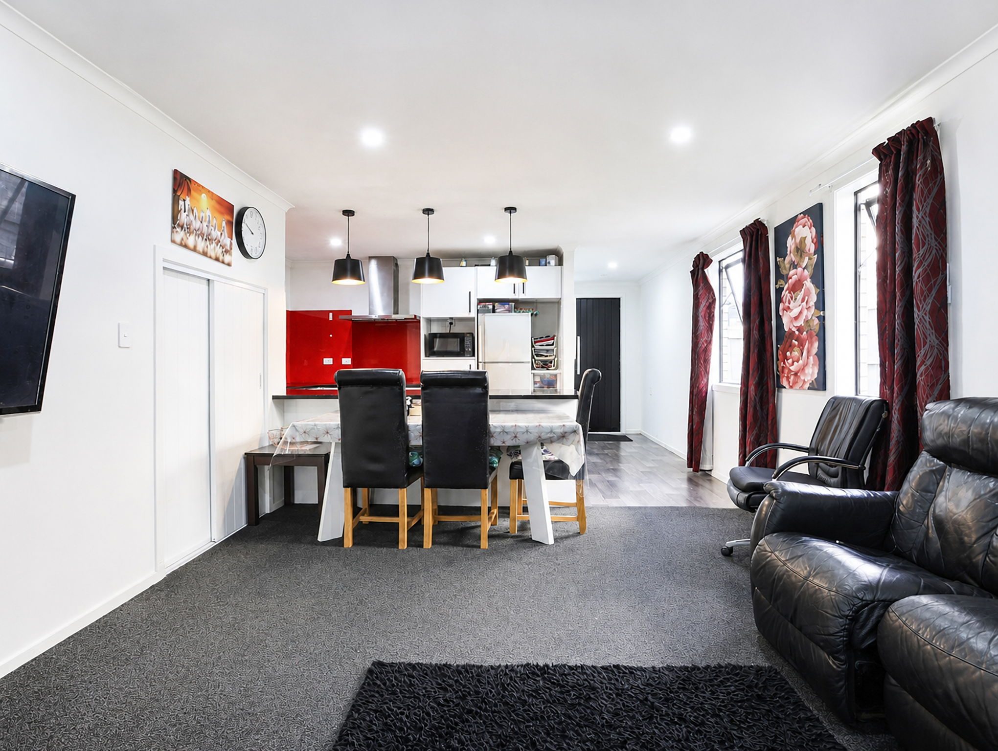 Modern 4-Bedroom Family Home Near Waikato Hospital — slide 2