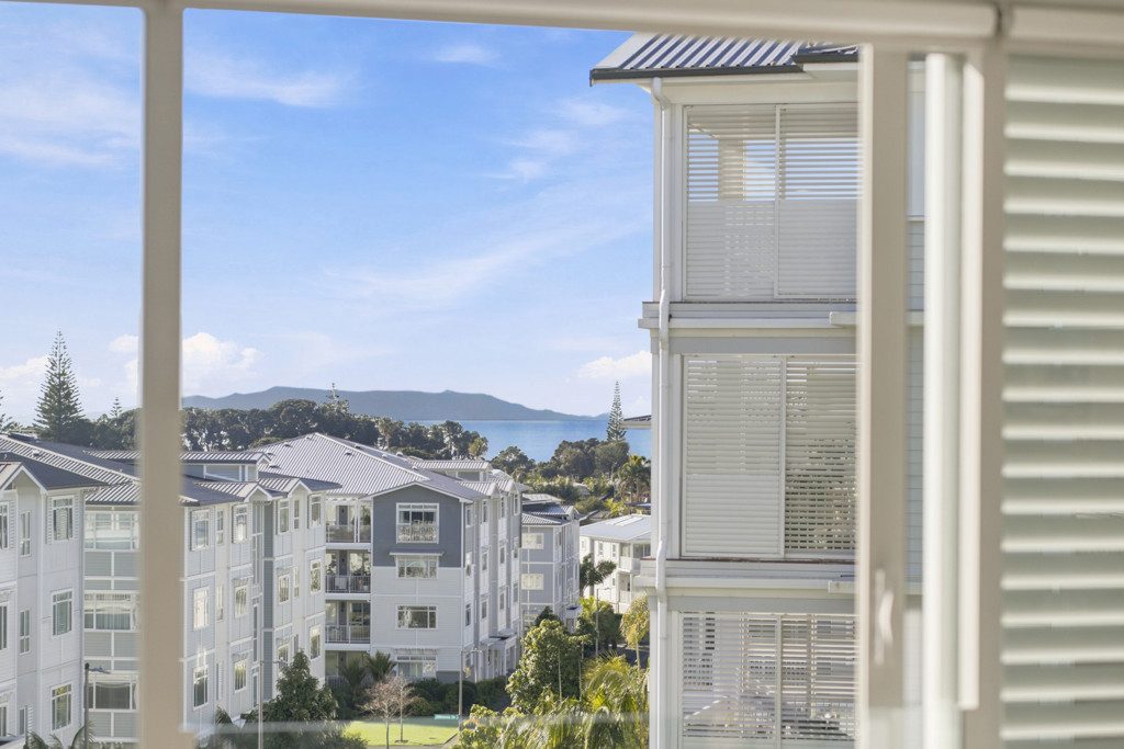 Sophisticated Coastal Living — slide 1