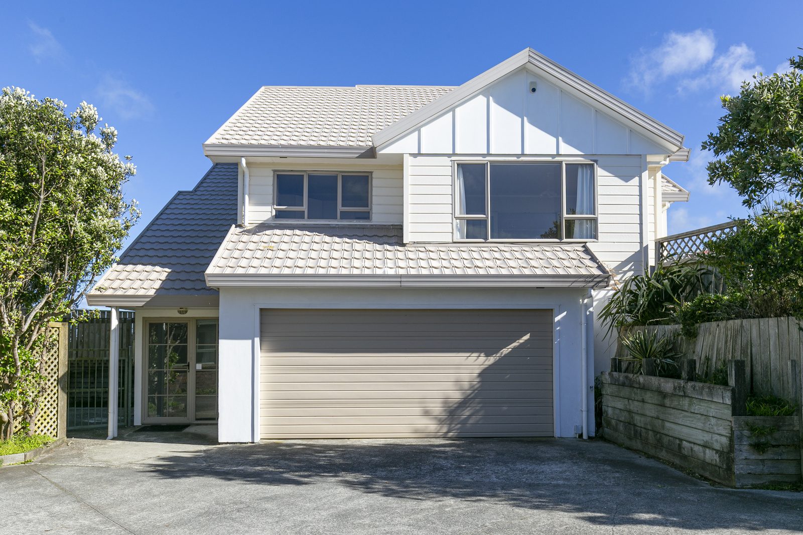 Fantastic Location Close to All Amenities — slide 1