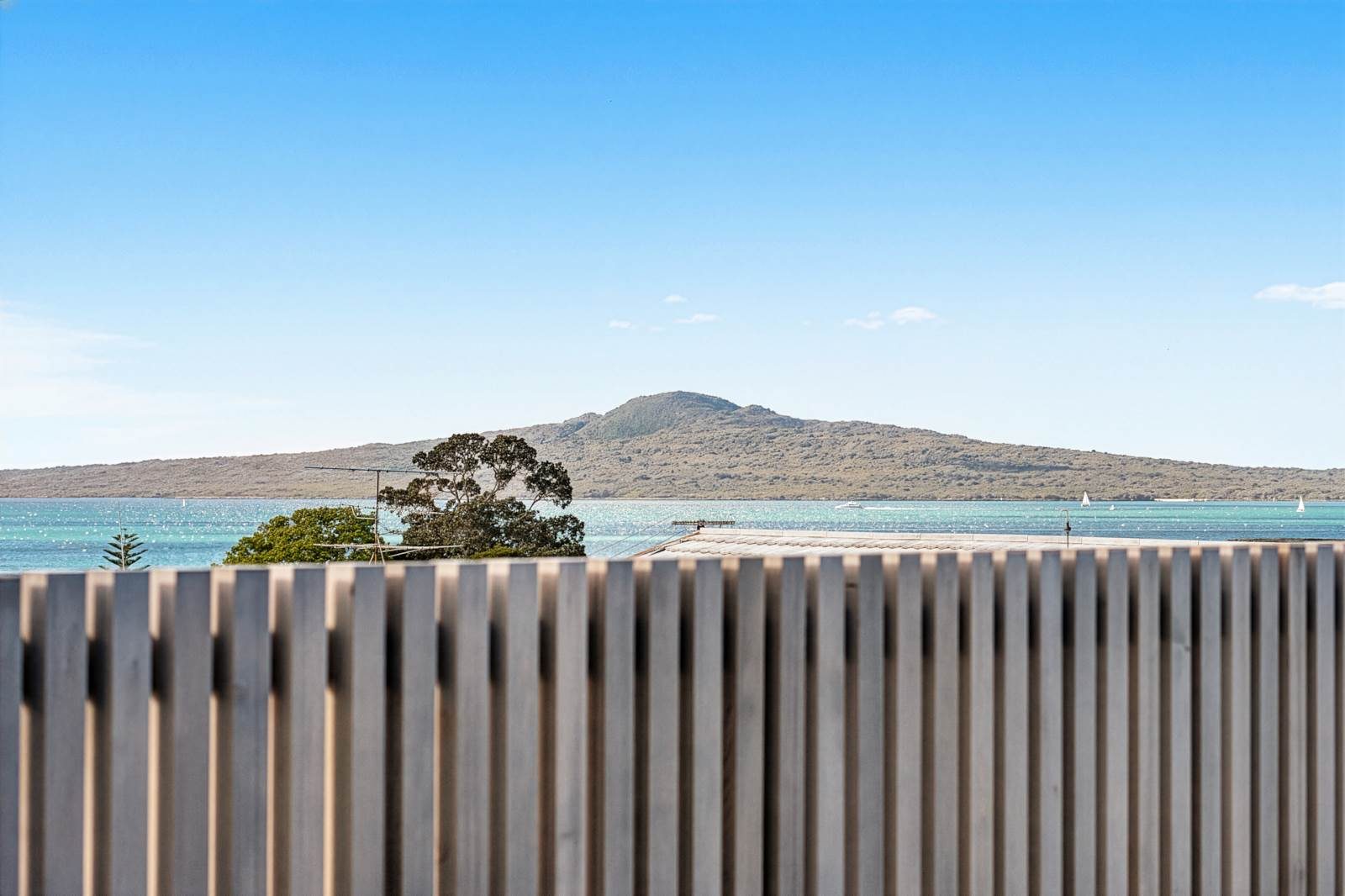 Award-Winning Architecture, Sea Views, Must Sell — slide 2