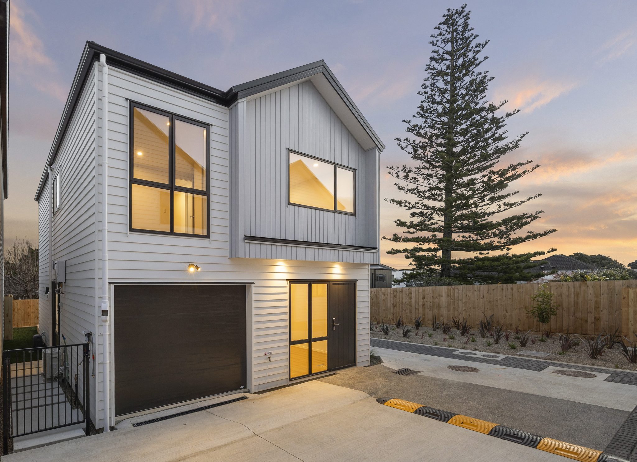 Right on St Heliers Doorstep - New & Freestanding! — slide 1