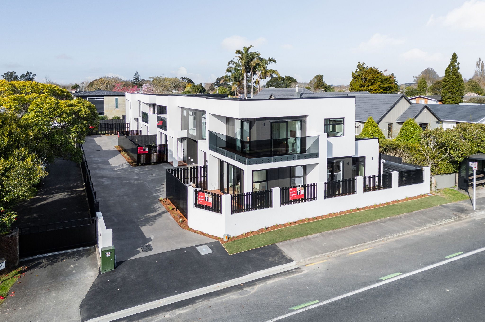 Exceptional Luxurious Freehold Living — slide 1