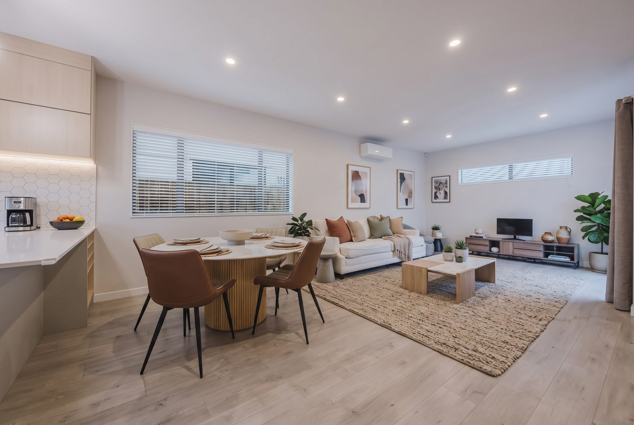 MODERN, FREEHOLD & FREESTANDNG FAMILY HOME — slide 2