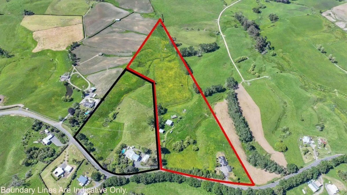 Elevated Country Lifestyle - 6.179ha with Stunning — slide 2