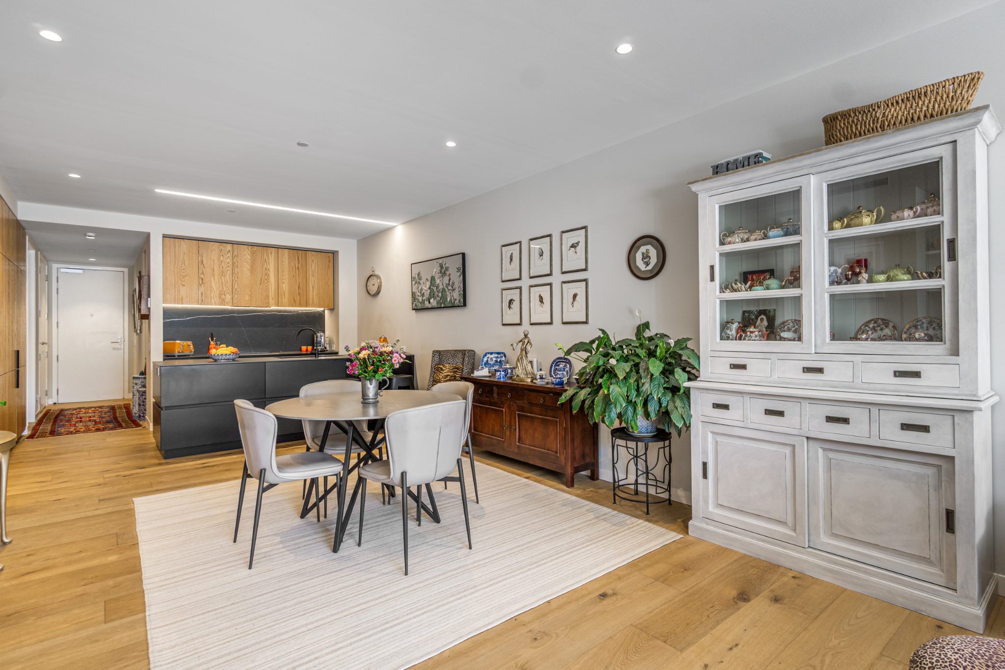 SPACIOUS, SUNNY AND PEACEFUL MISSION BAY APARTMENT — slide 19