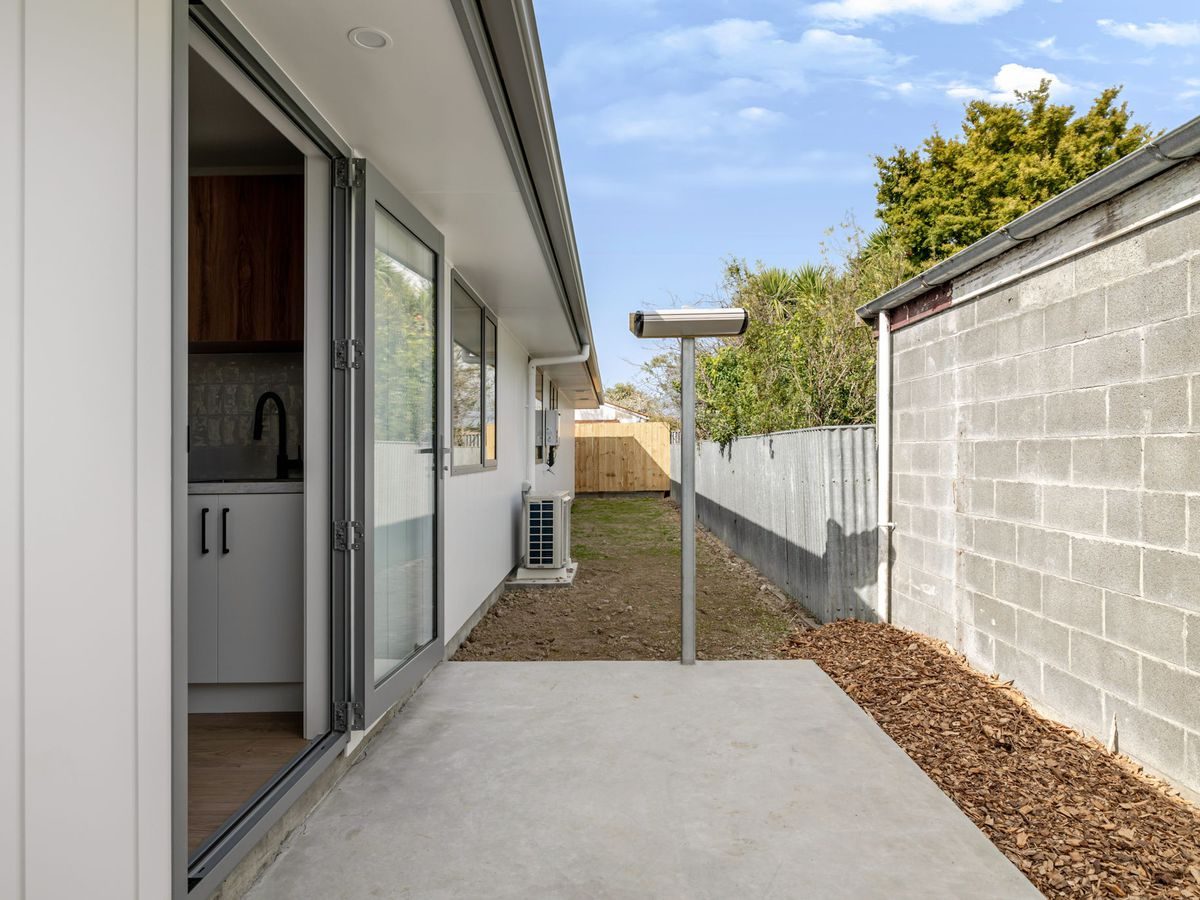 Modern luxury with minimal maintenance — slide 33
