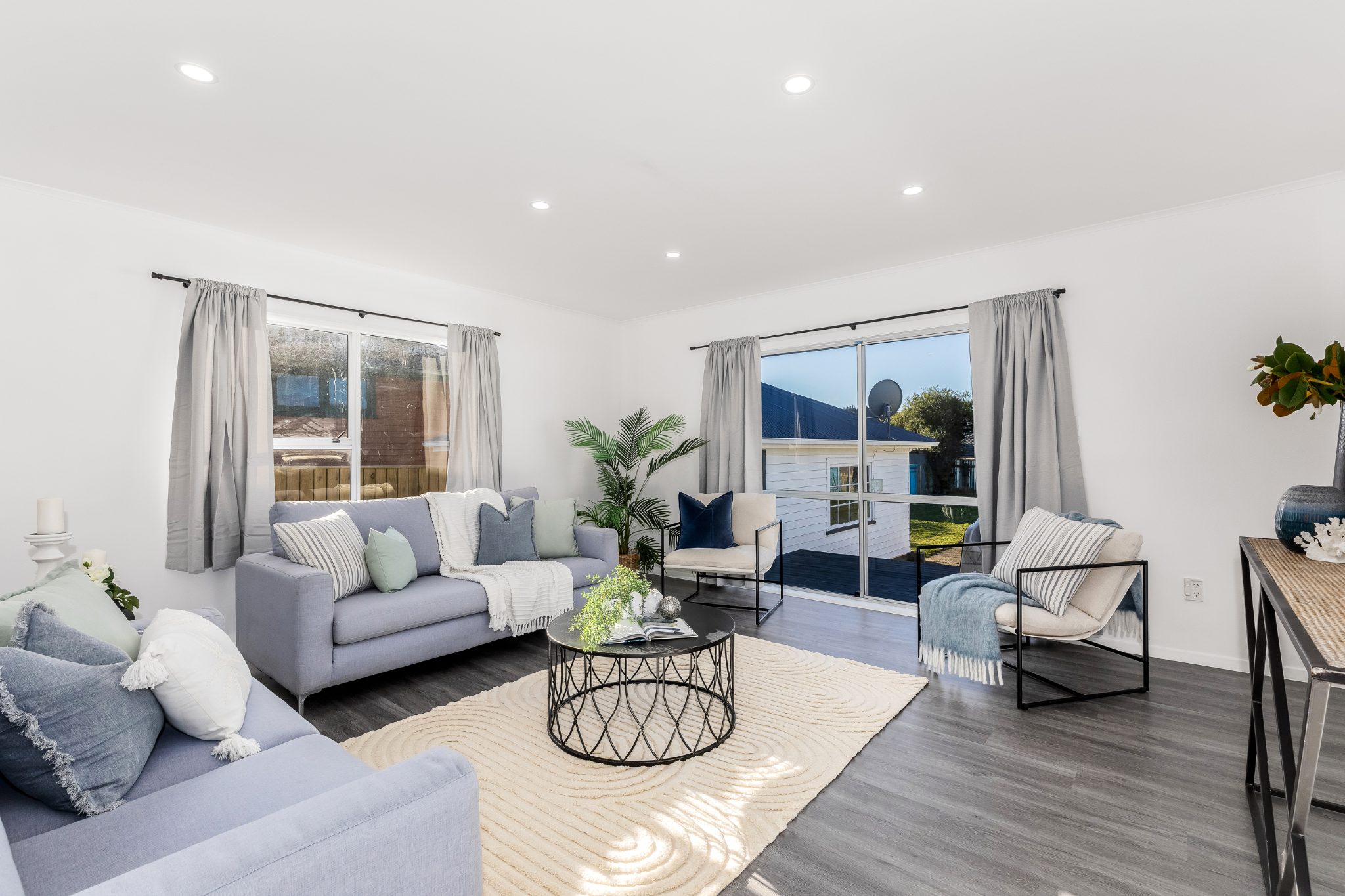 Seriously Selling! Modernised & Spacious — slide 2