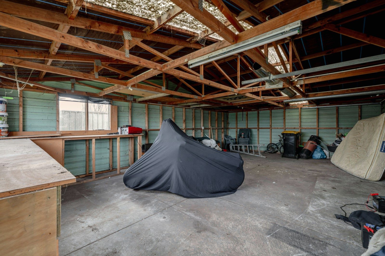 PRIVATE POSITION, BIG GARAGE, SUNNY BACKYARD — slide 29