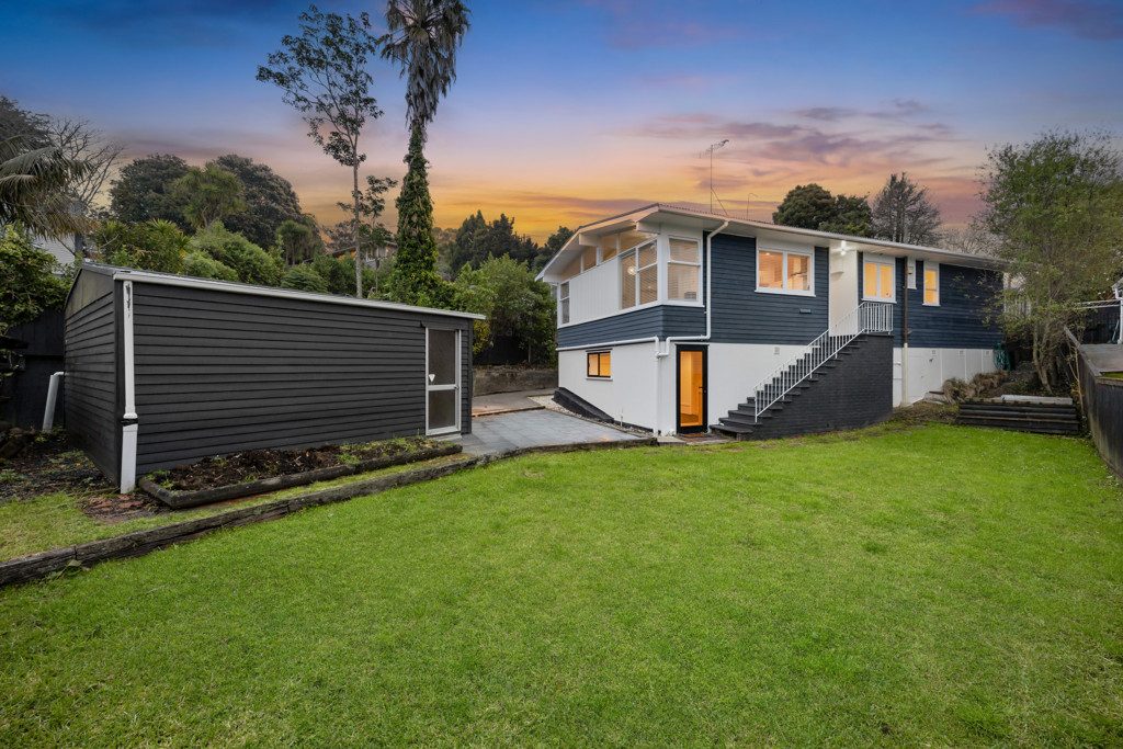 MASSIVE HOME and INCOME-Excellent zone — slide 2