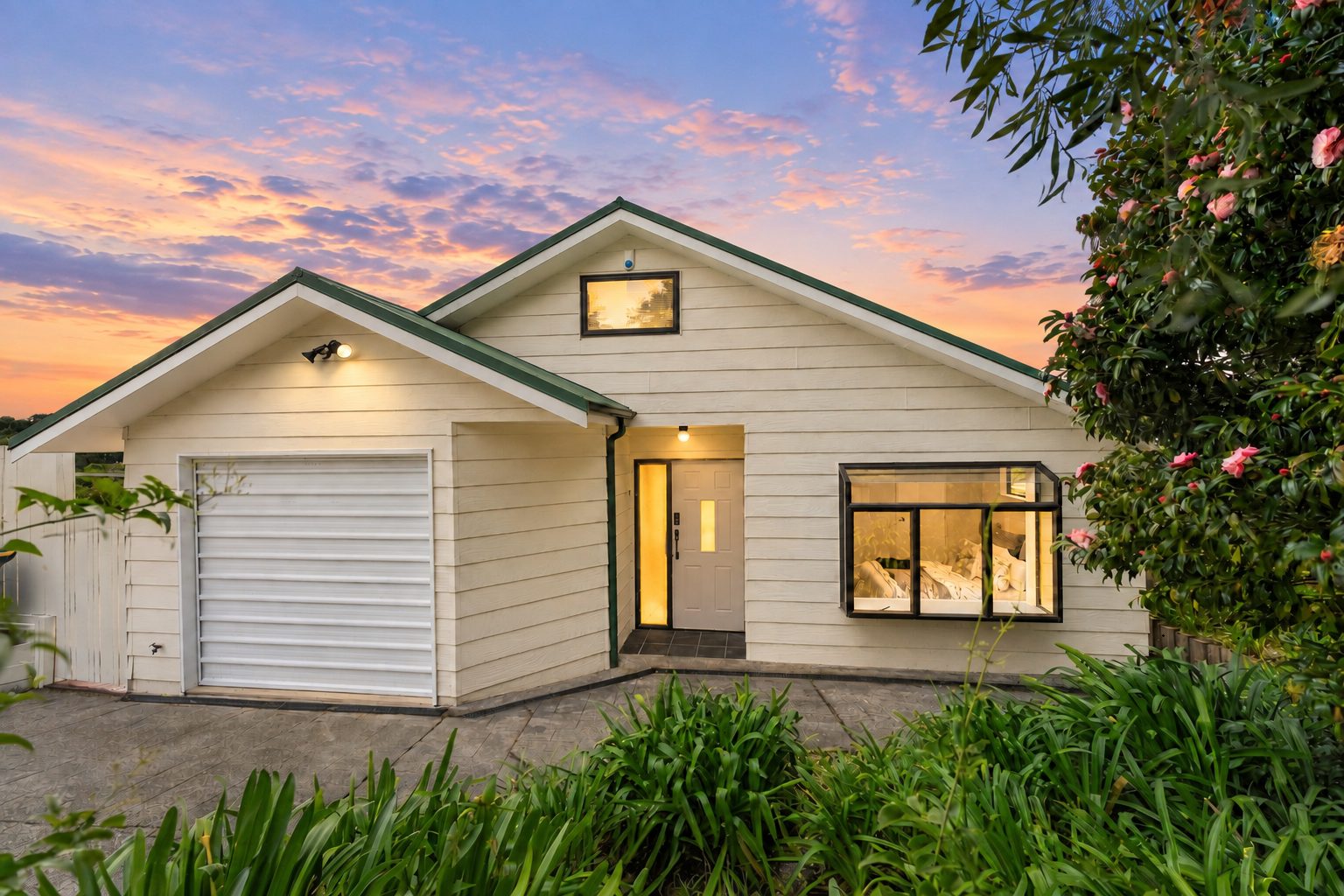 Fantastic Views, Great Location True Family Home — slide 1