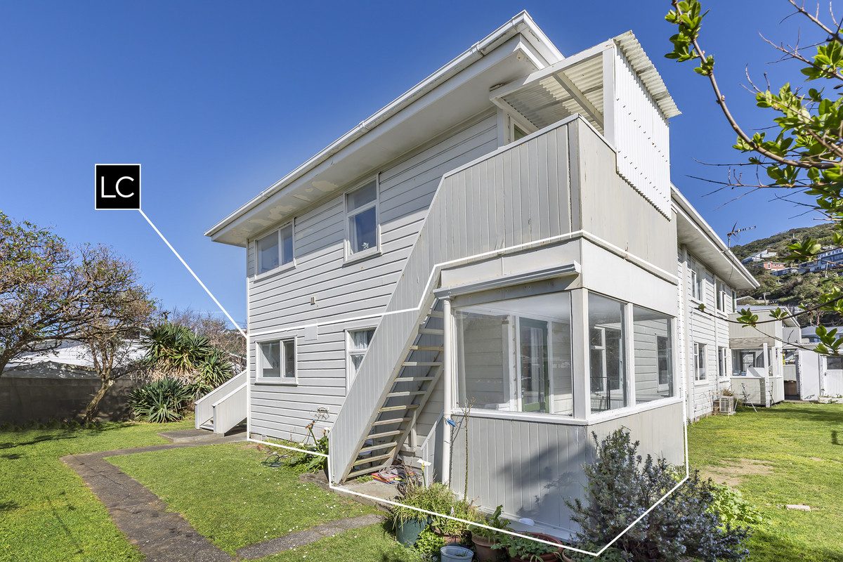 CHARMING COASTAL RETREAT - BEO $510,000 — slide 2